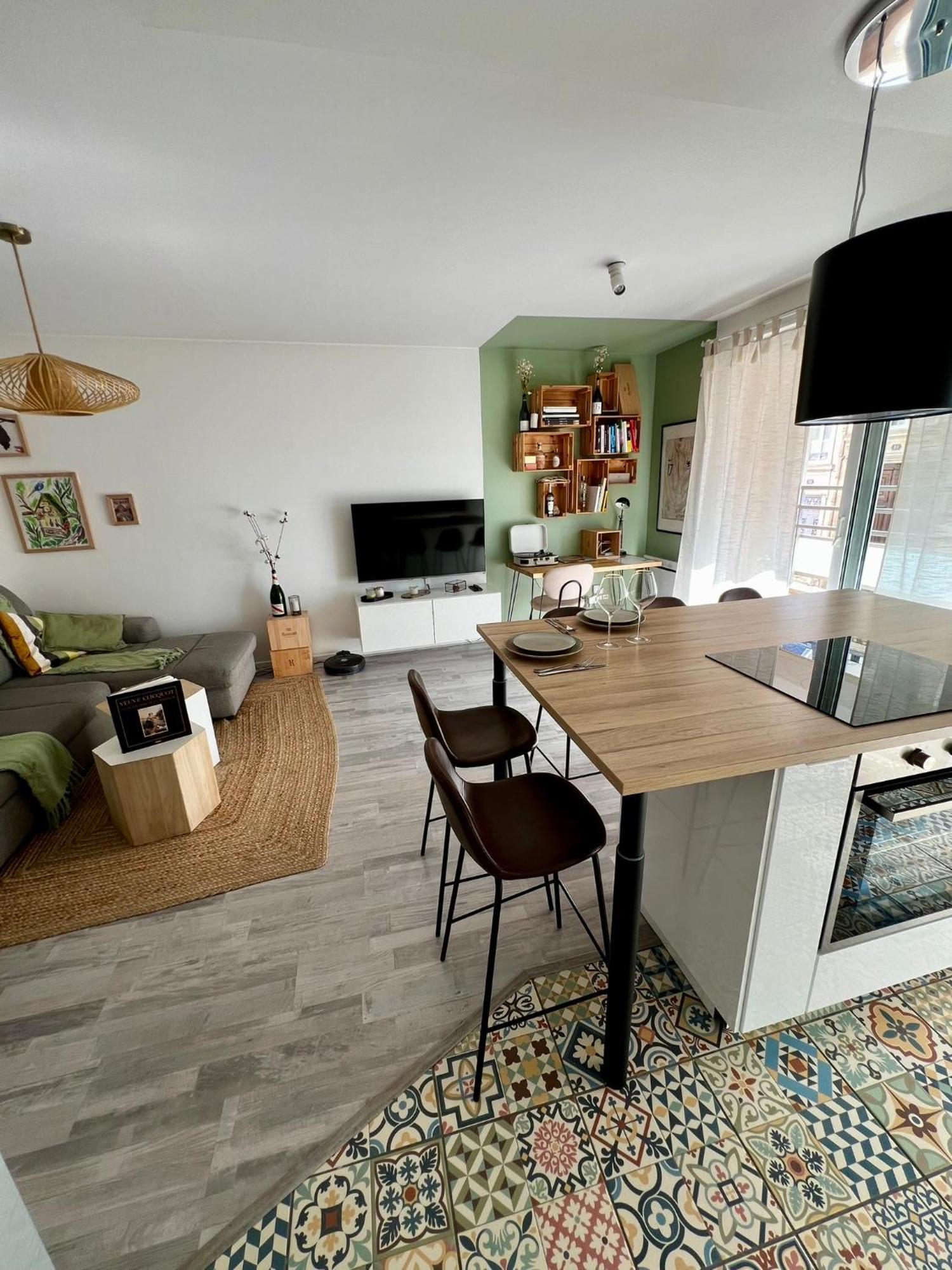 Apartamento Clovis - Hypercentre Avec Balcon Et Parking Reims Exterior foto